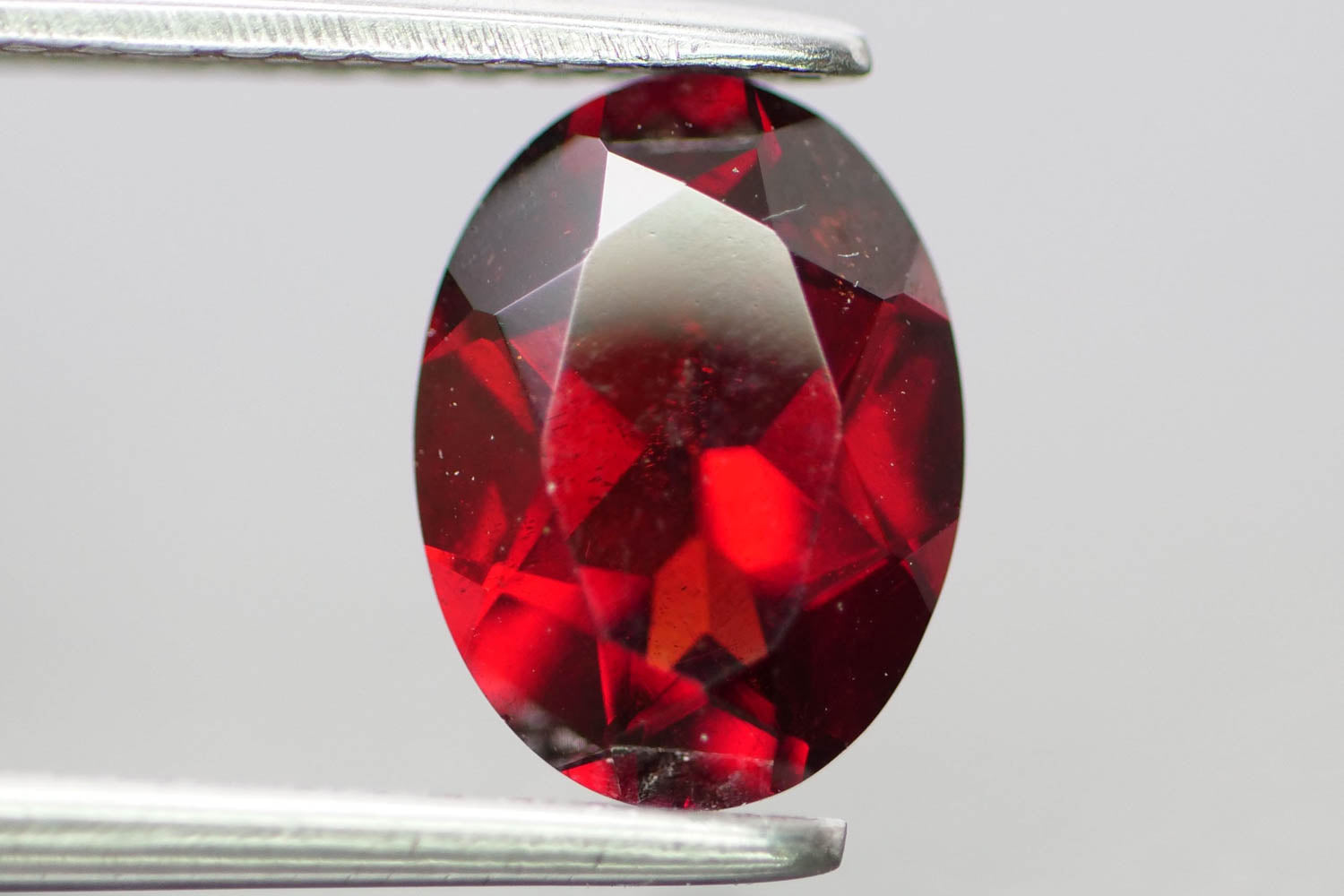 Red loose gemstones