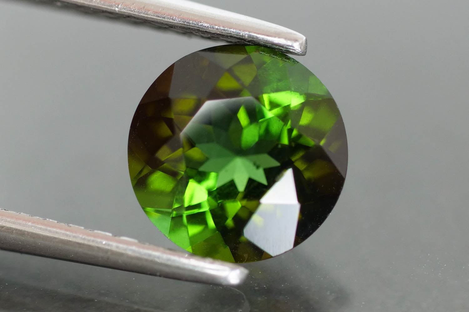 Round cut gemstones