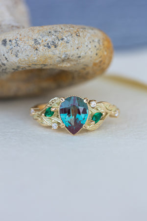 Colour changing alexandrite engagement ring, gold vines proposal ring / Patricia - Eden Garden Jewelry™