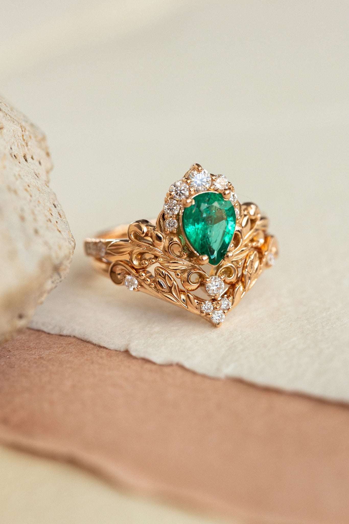 Emerald and diamonds bridal ring set, baroque inspired gold engagement ring set / Sophie - Eden Garden Jewelry™