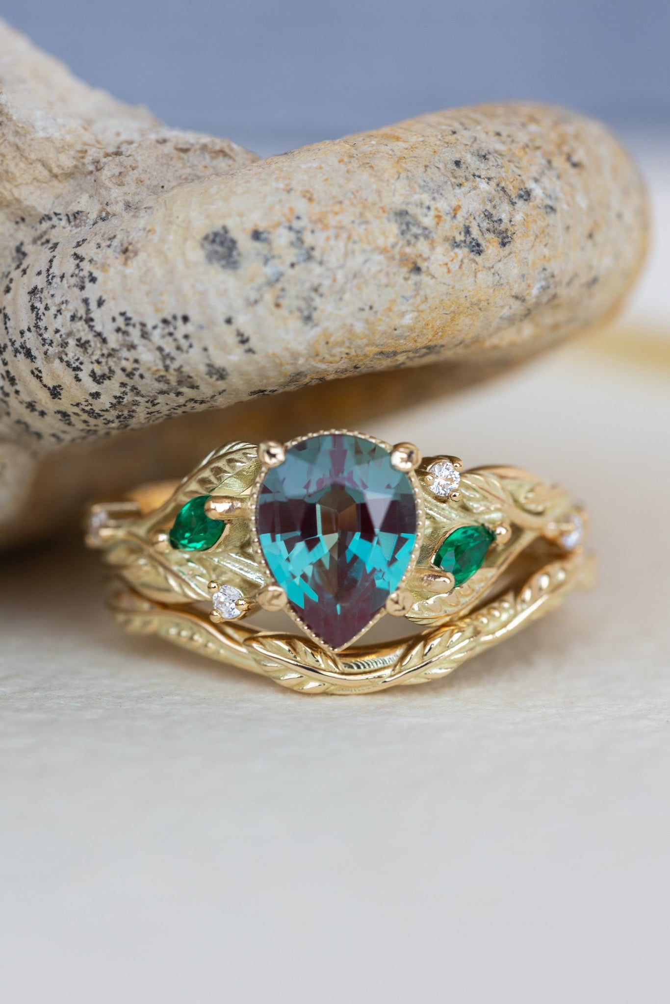 Colour changing alexandrite engagement ring, gold vines proposal ring / Patricia - Eden Garden Jewelry™