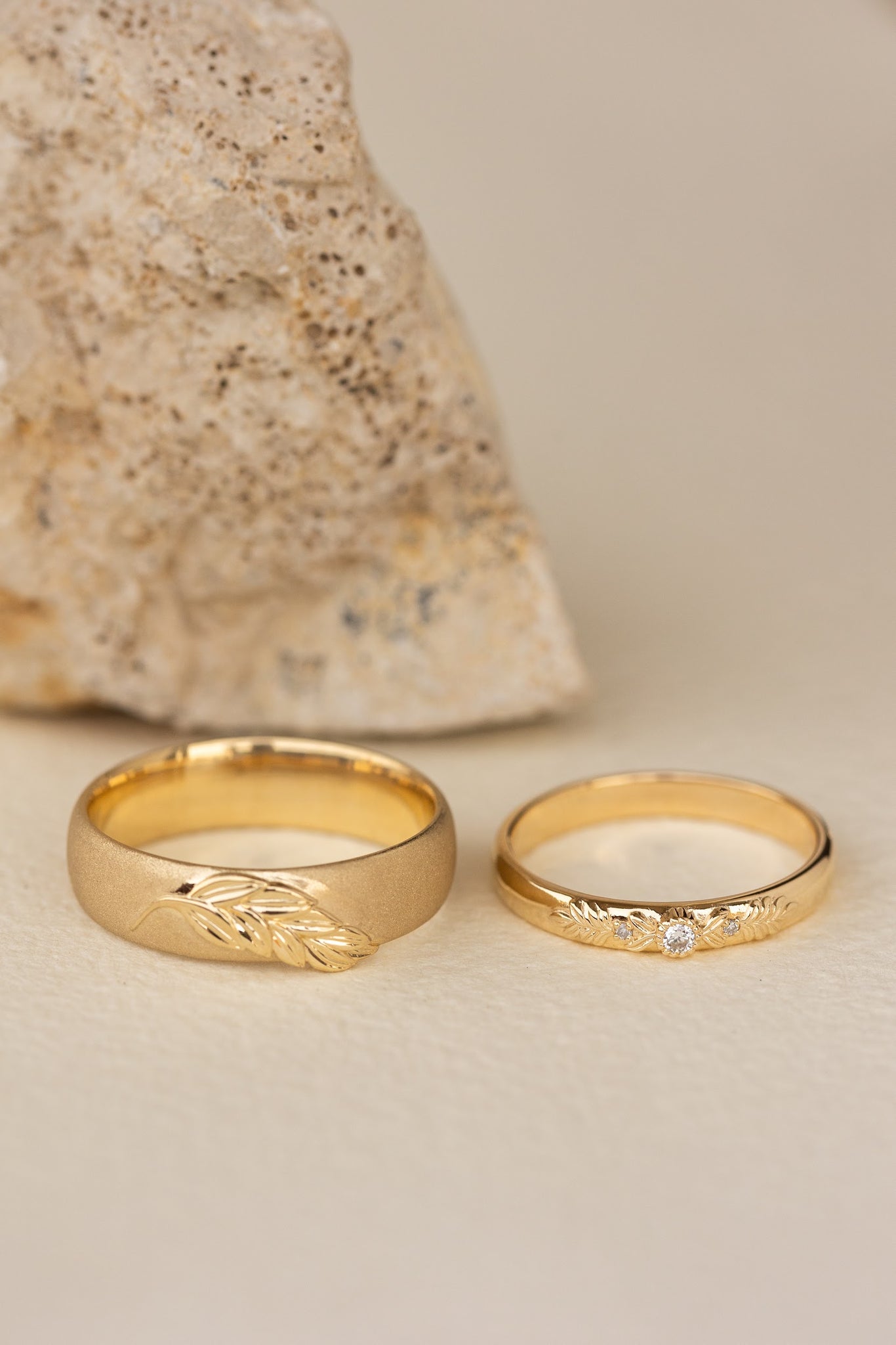 Wedding rings set for couples: satin band with palm leaf for him, wreath ring with gemstones for her - Eden Garden Jewelry™