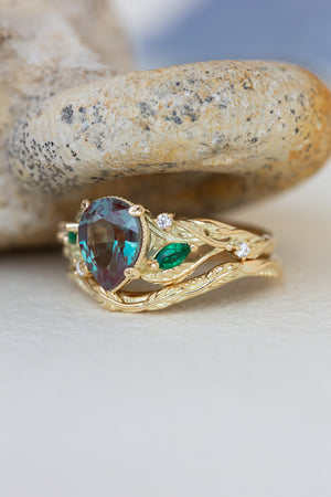 Colour changing alexandrite engagement ring, gold vines proposal ring / Patricia - Eden Garden Jewelry™