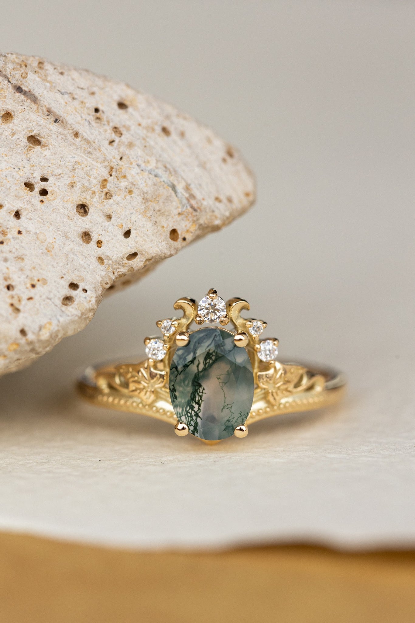 Dendritic moss agate engagement ring, gold ivy leaves proposal ring with accents diamonds / Ariadne - Eden Garden Jewelry™