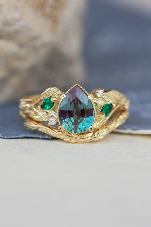 Alexandrite and accent emeralds bridal ring set, ethical gemstones engagement ring set / Patricia - Eden Garden Jewelry™