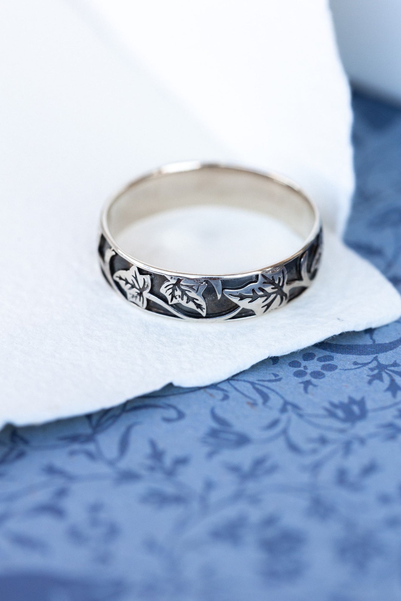 White gold ivy leaves pattern wedding band, men's wedding band with leaf motif - Eden Garden Jewelry™