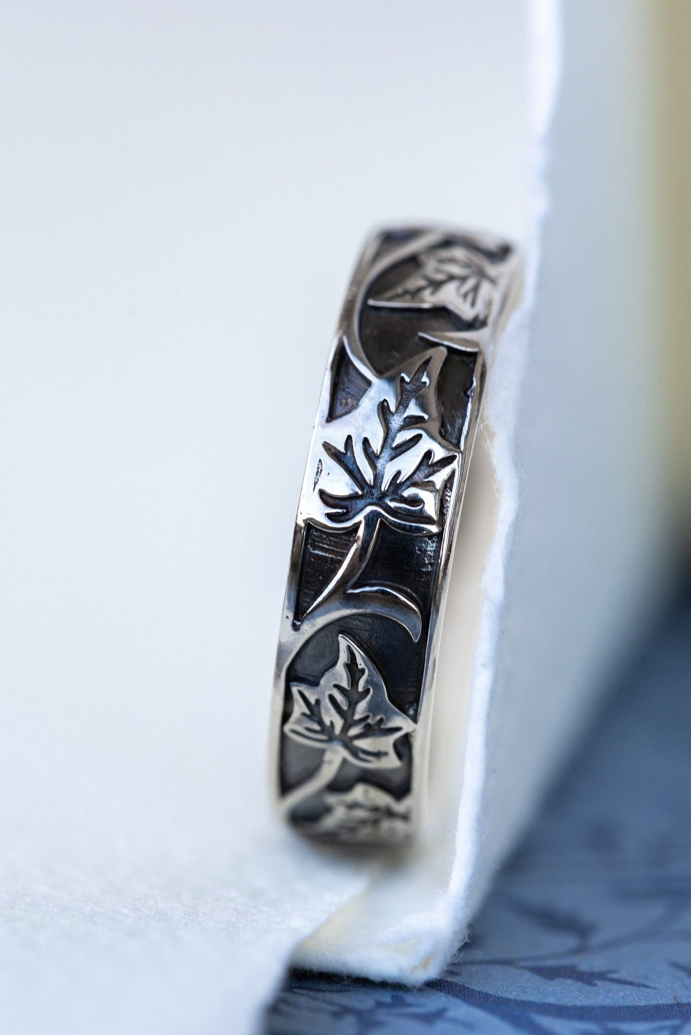 White gold ivy leaves pattern wedding band, men's wedding band with leaf motif - Eden Garden Jewelry™