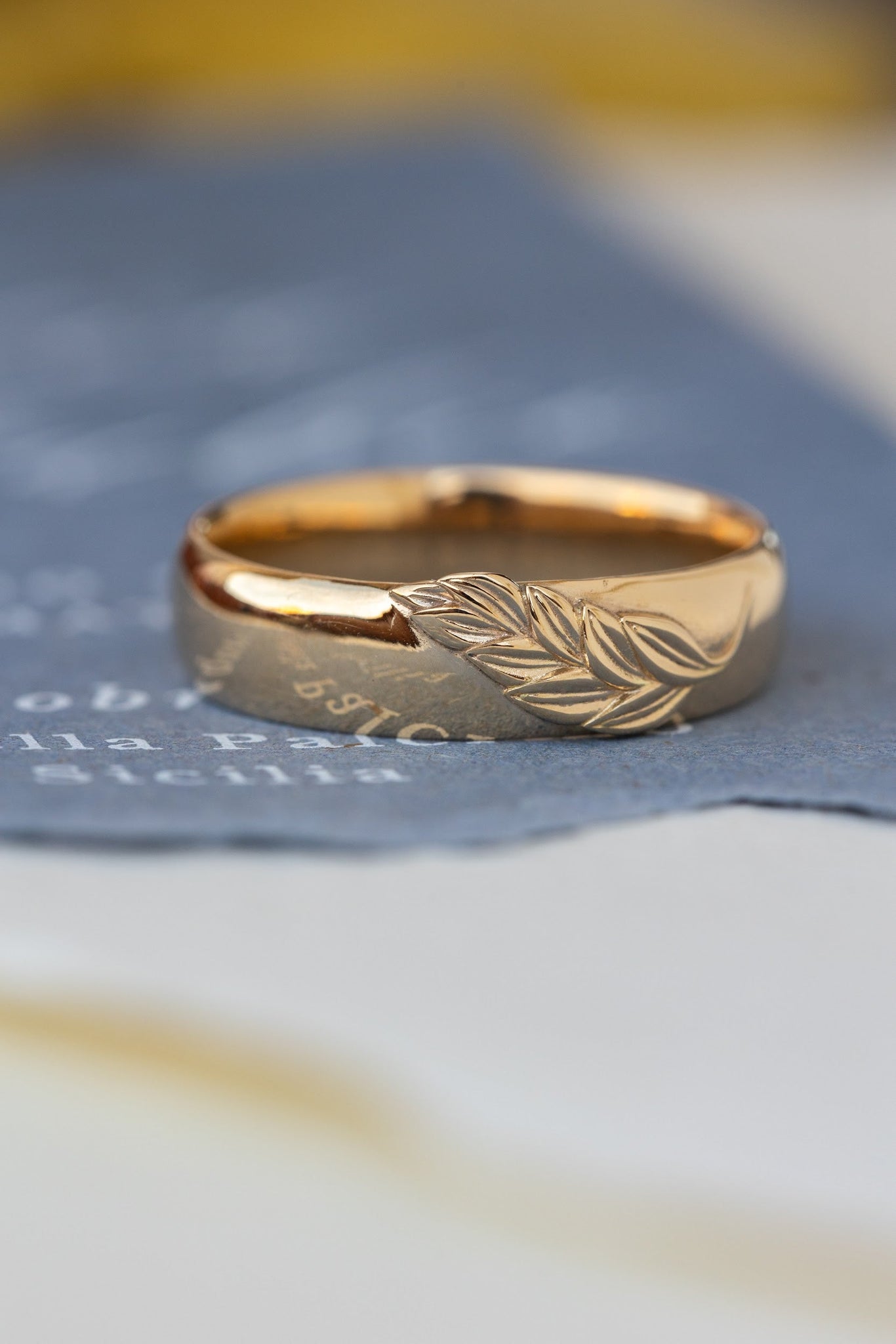 High polish gold wedding band with palm leaf, 6 mm wide - Eden Garden Jewelry™