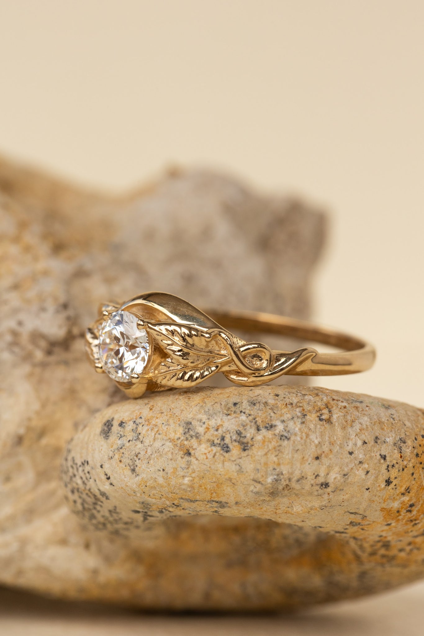 READY TO SHIP: Azalea engagement ring in 18K yellow gold, lab grown diamond, round cut 5 mm, AVAILABLE RING SIZE: 5.5 - 8.5 US