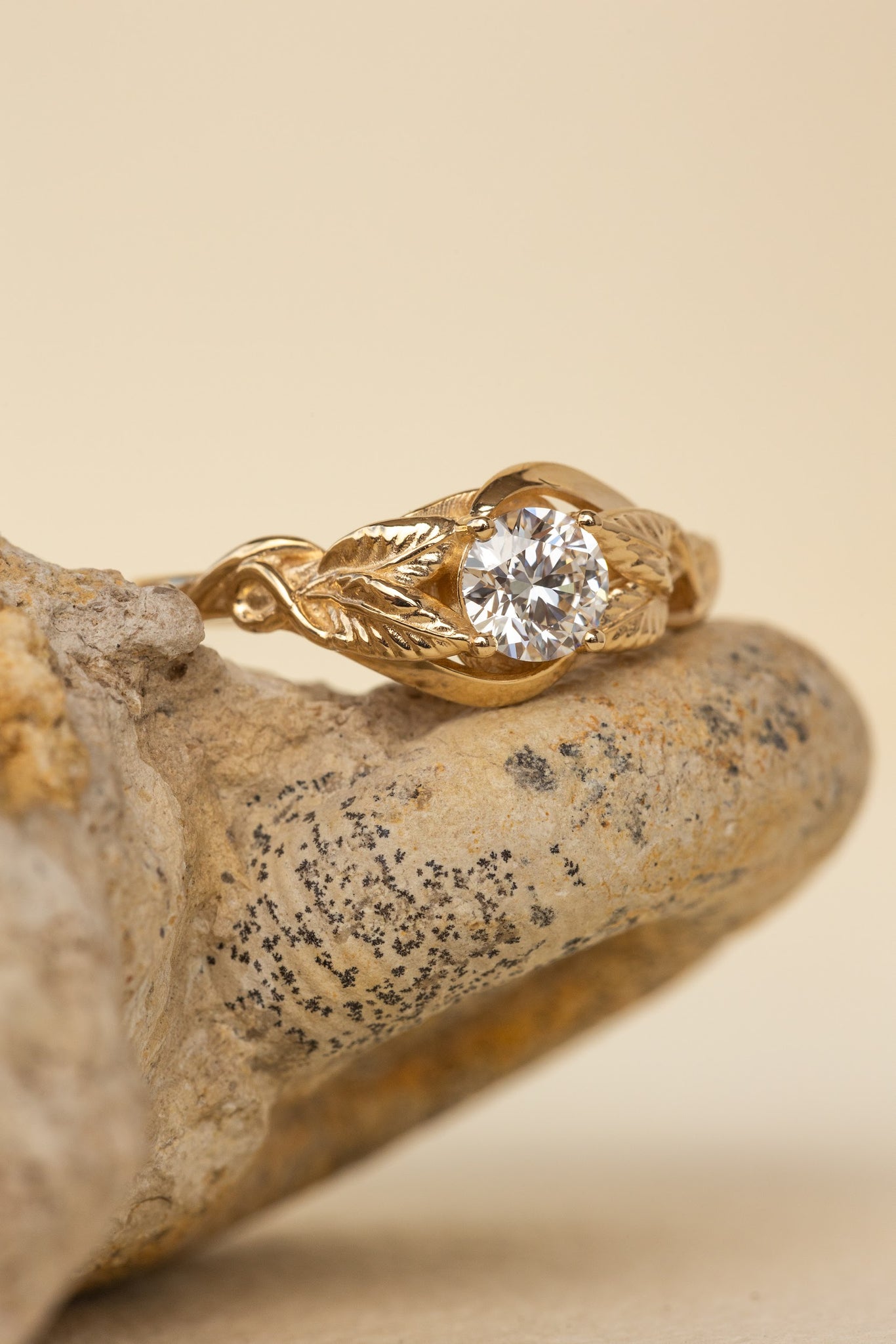 READY TO SHIP: Azalea engagement ring in 18K yellow gold, lab grown diamond, round cut 5 mm, AVAILABLE RING SIZE: 5.5 - 8.5 US