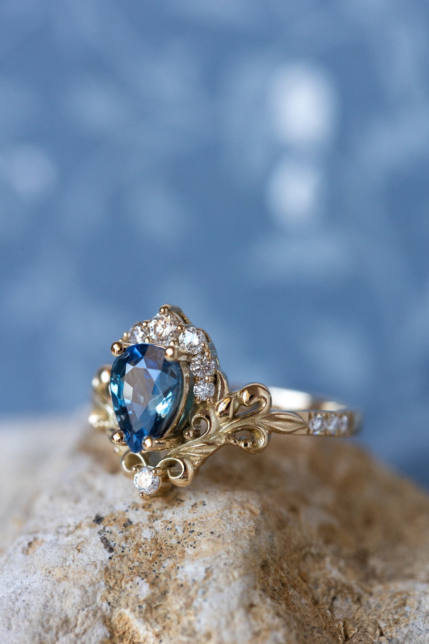 Natural blue sapphire engagement ring, baroque inspired gold ring with diamonds / Sophie - Eden Garden Jewelry™