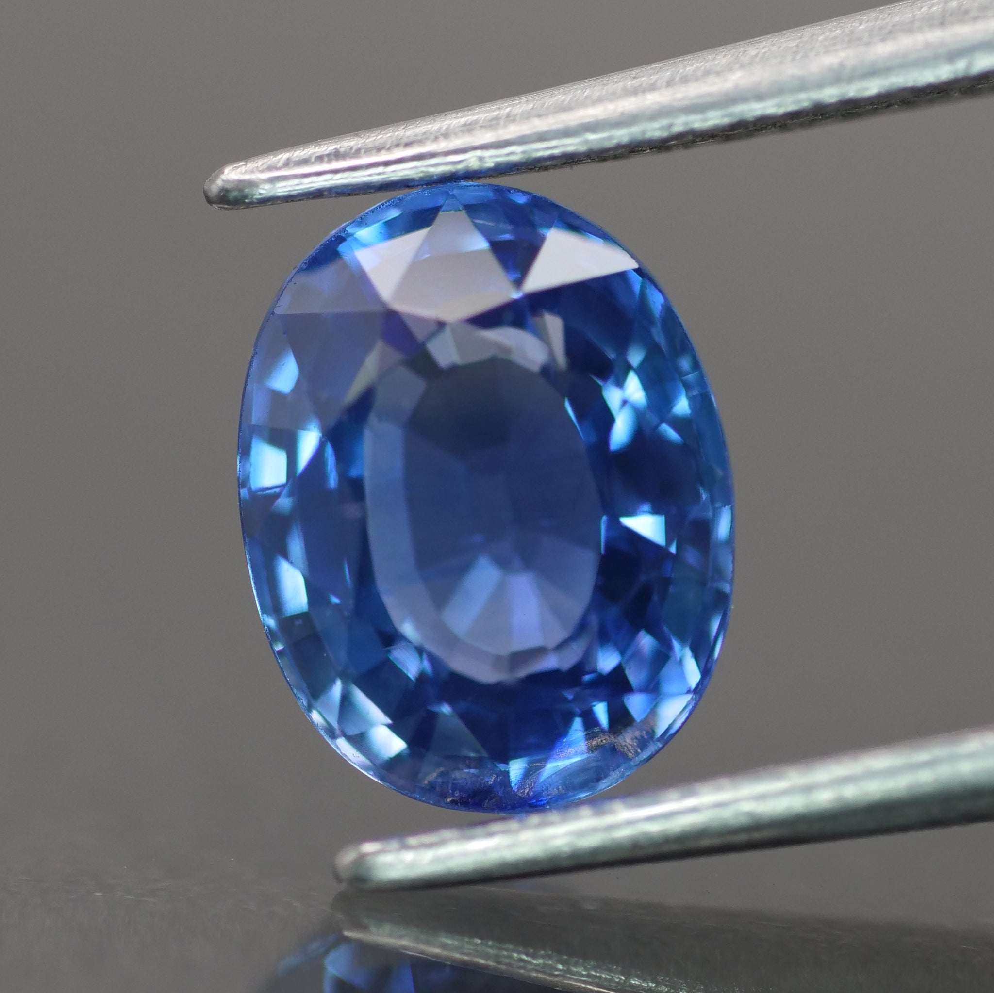 Sapphire | IGI certified | natural, blue color, oval-cut, *8x6mm, *1.9ct