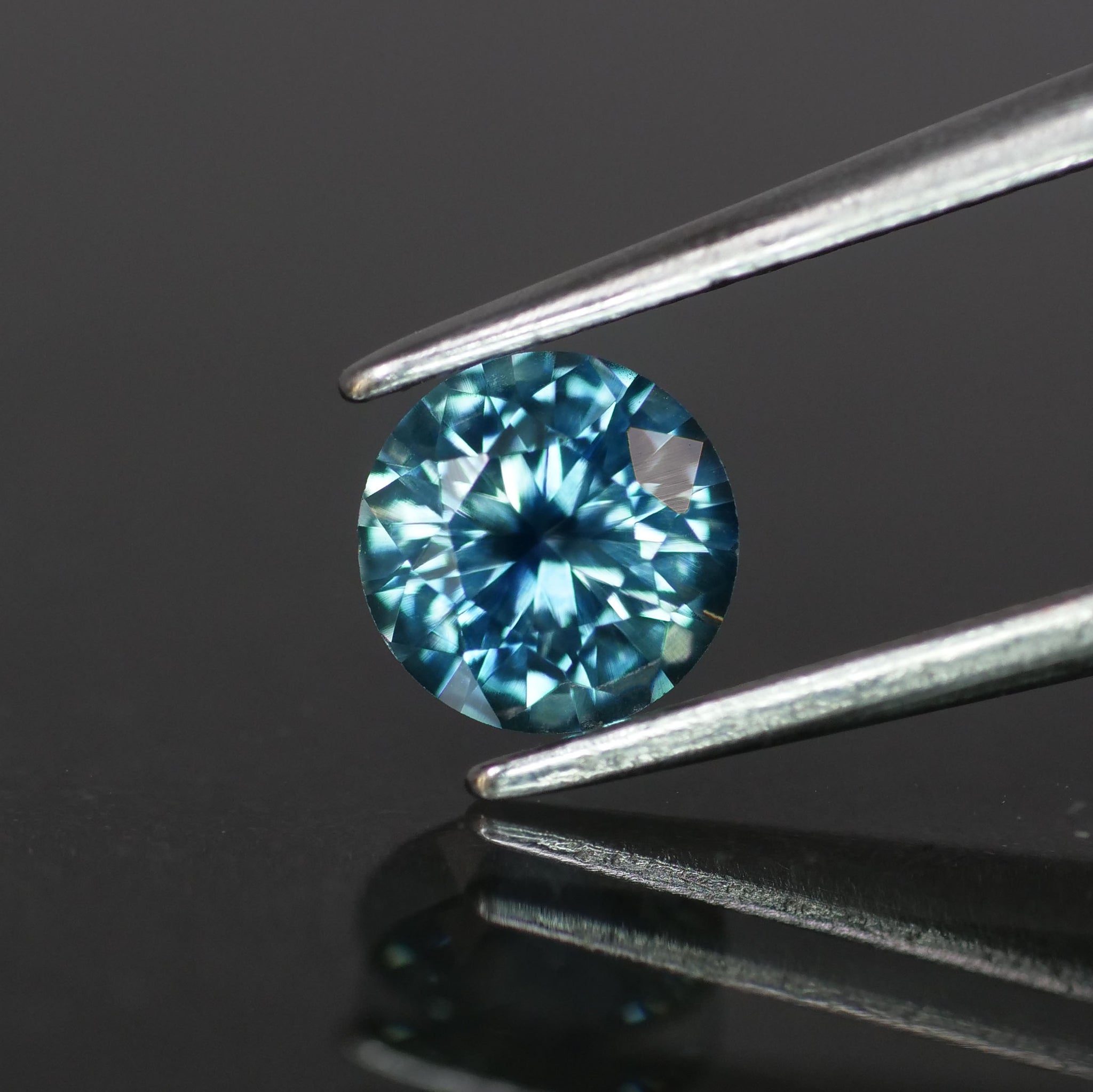 Sapphire | natural, teal color, round cut 5.5 mm, 0.7ct - Eden Garden Jewelry™