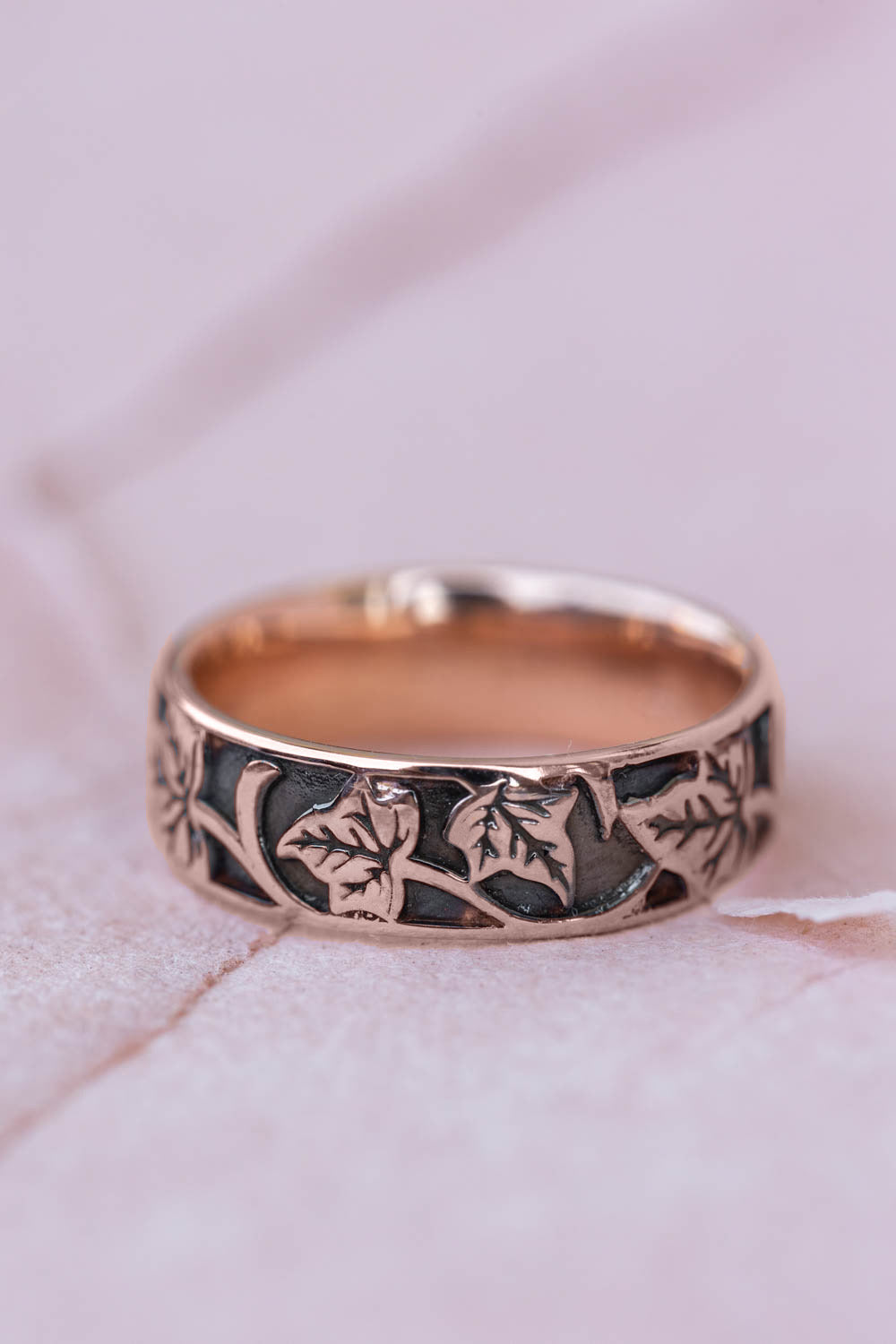 Gold ivy pattern wedding band, men's wedding band with leaf motif - Eden Garden Jewelry™