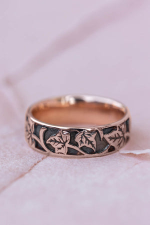 Gold ivy pattern wedding band, men's wedding band with leaf motif - Eden Garden Jewelry™