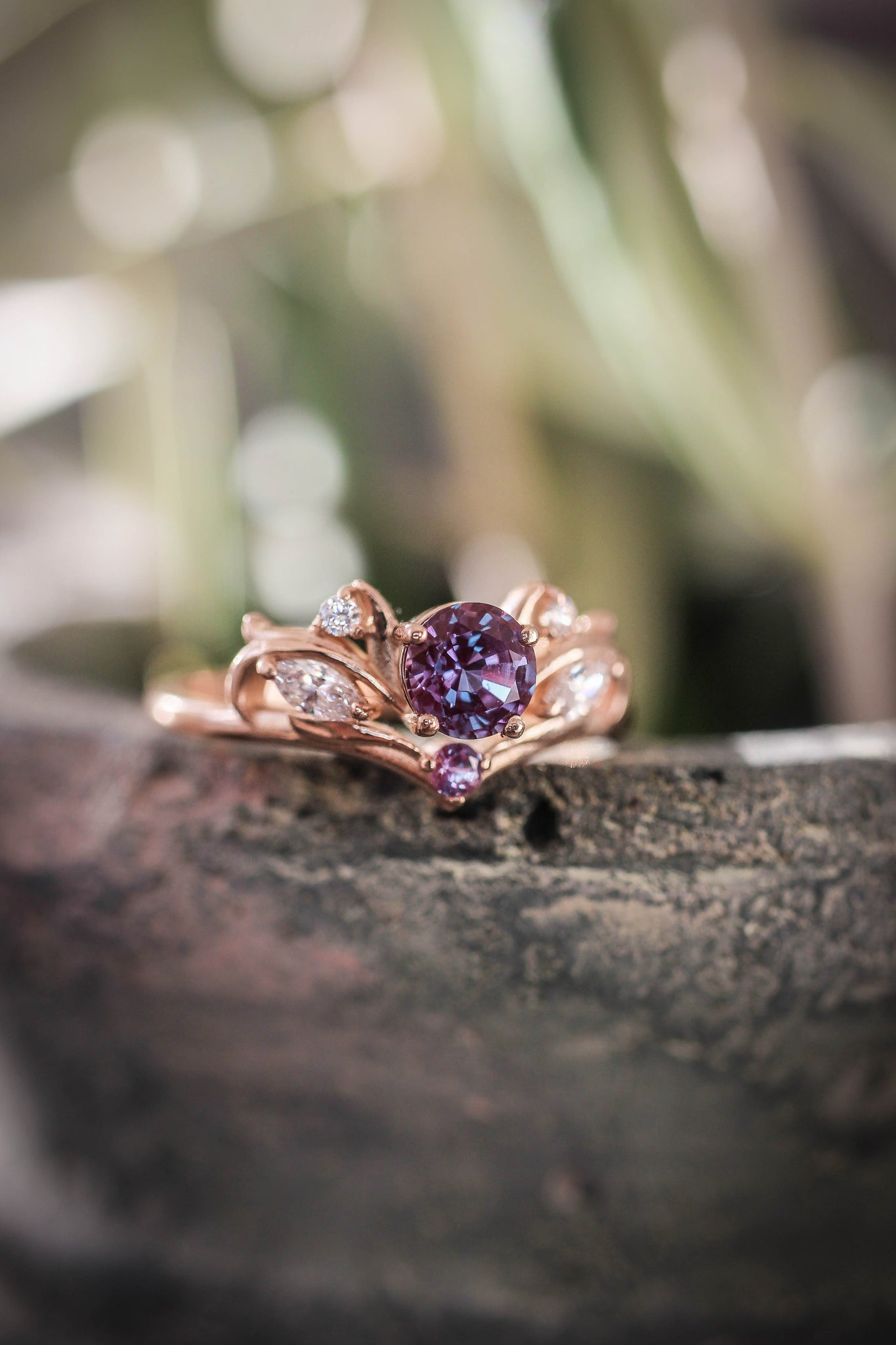 Engagement ring with alexandrite and diamonds / Swanlake - Eden Garden Jewelry™