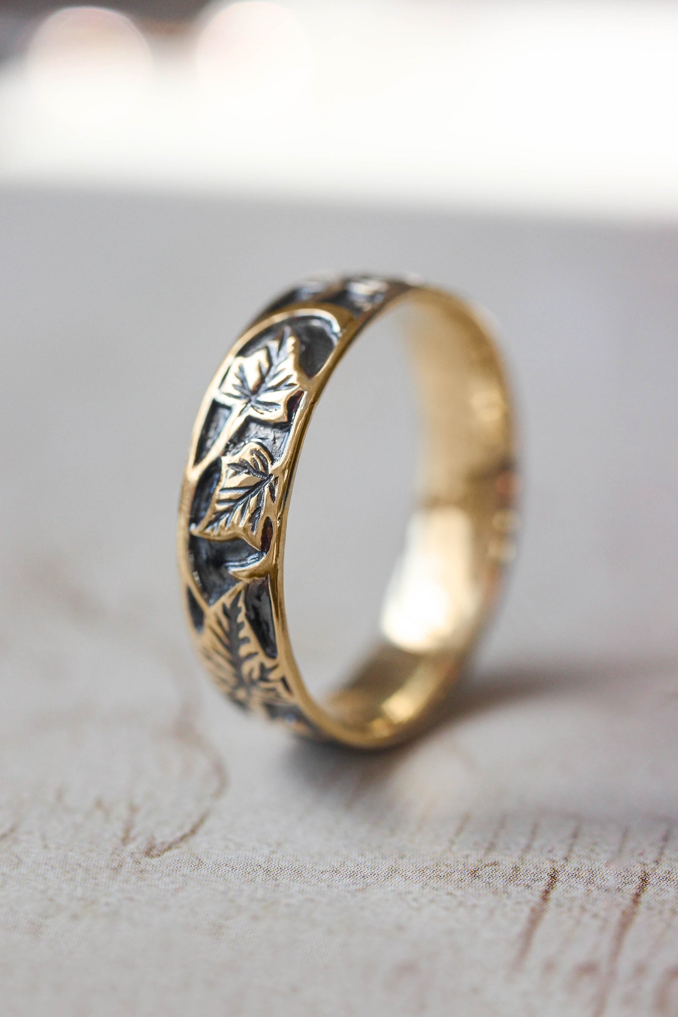 Gold ivy pattern wedding band, men's wedding band with leaf motif - Eden Garden Jewelry™