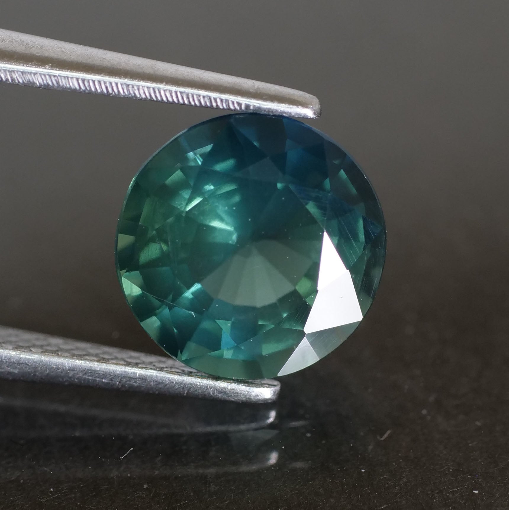 Sapphire Teal | natural, greenish blue, round cut 7.8 mm, 2.10ct - Eden Garden Jewelry™