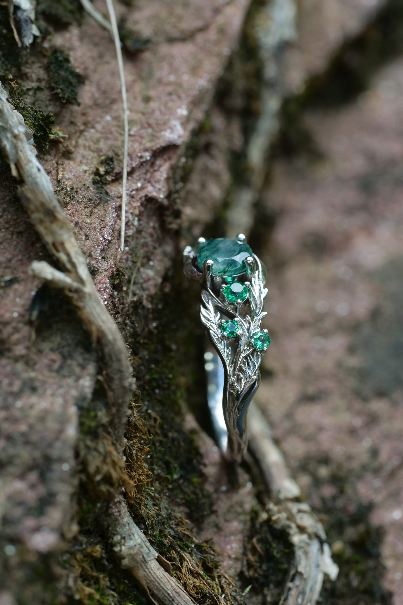 Moss agate & vivid emeralds ring / Japanese Maple