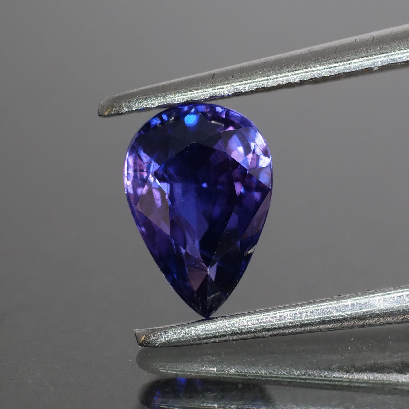 Purple Sapphire | natural, violetish purple, pear cut 7x5mm, VS 0.7ct - Eden Garden Jewelry™