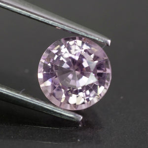 Sapphire | natural, orangish pinkish, round cut 6 mm, 0.90 ct, VS - Eden Garden Jewelry™