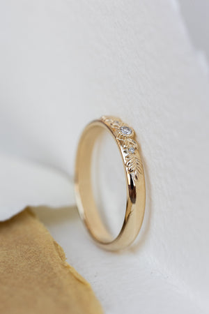 READY TO SHIP: Yellow gold wreath wedding band with three lab grown diamonds, AVAILABLE RING SIZES 8US - Eden Garden Jewelry™