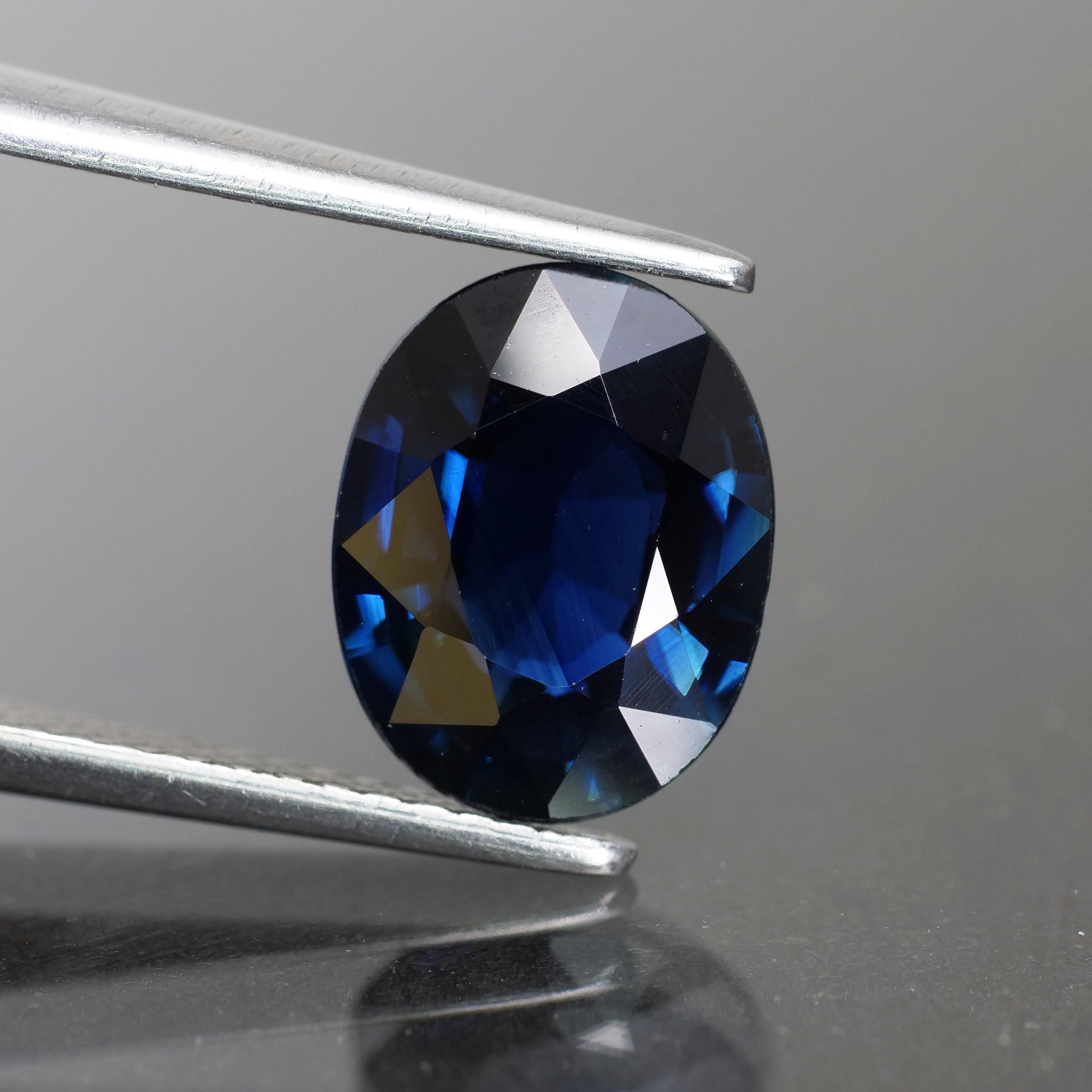 Sapphire | natural, very dark blue, oval cut 9.3x7.3 mm, VS, 2.27ct - Eden Garden Jewelry™