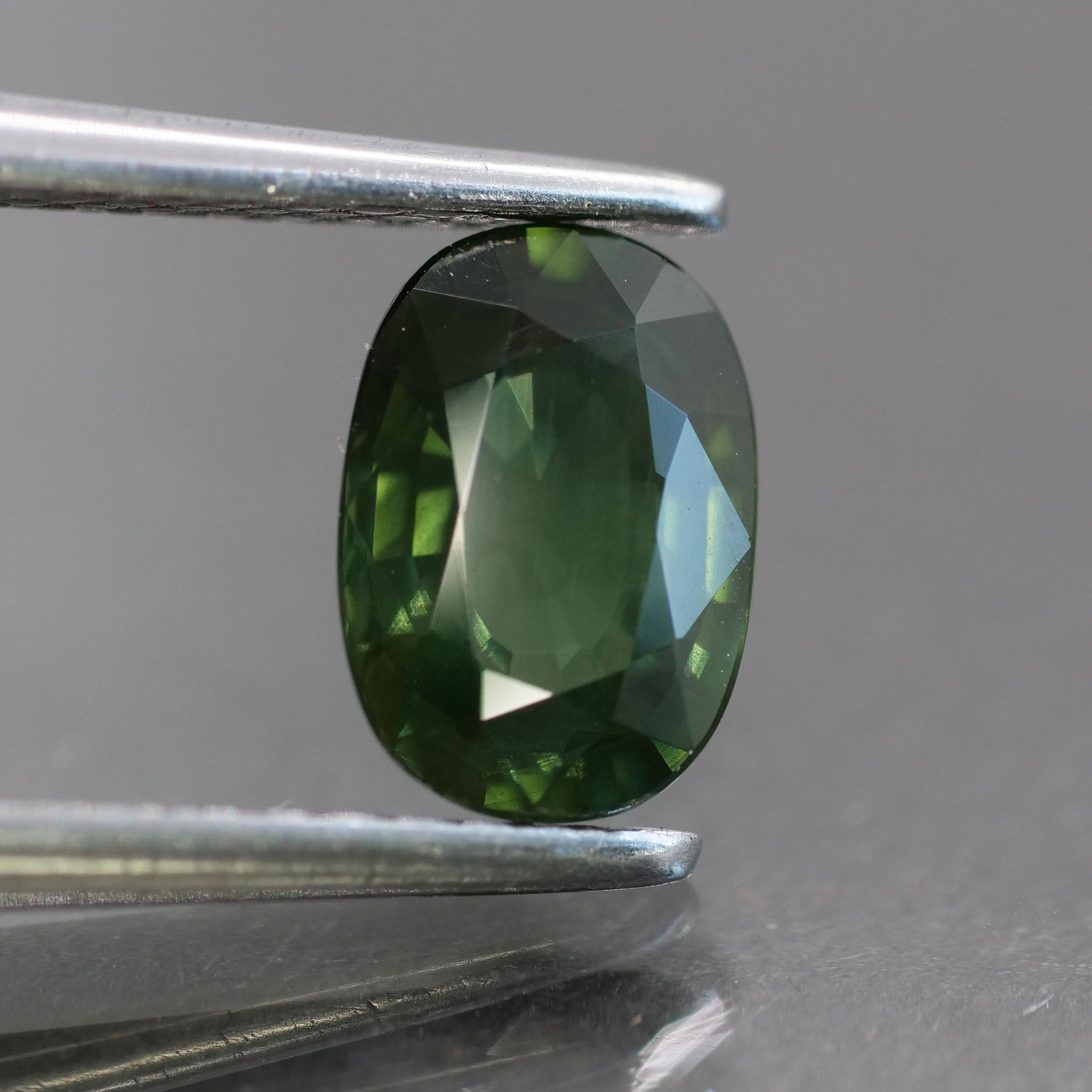 Sapphire | natural, deep green, oval cut 7x5 mm, VS, 1 ct, Madagascar - Eden Garden Jewelry™