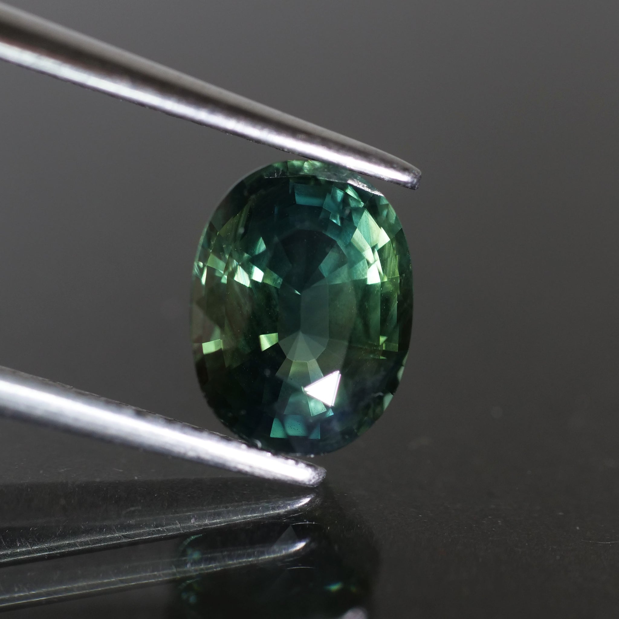 Sapphire | natural, dark teal (greenish blue), oval cut 8x6 mm, IF, 1.68 ct, Thailand - Eden Garden Jewelry™