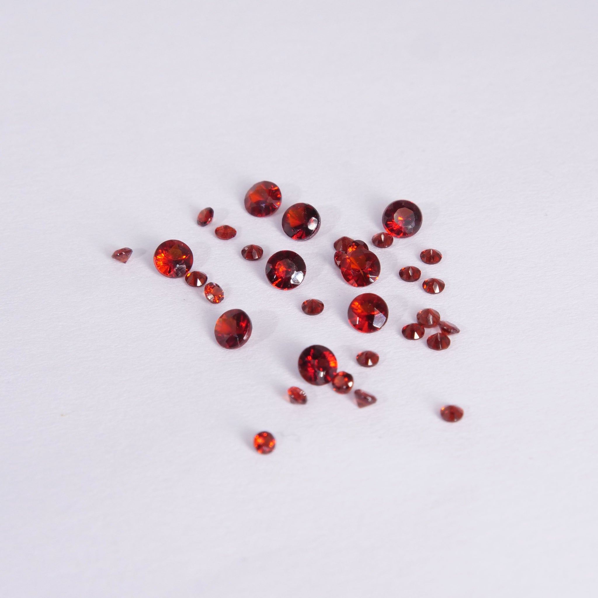 Garnet | natural, round cut 3mm, accent stone - Eden Garden Jewelry™