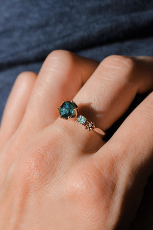 Bridal set with 1 ct teal sapphire and diamonds - Eden Garden Jewelry™