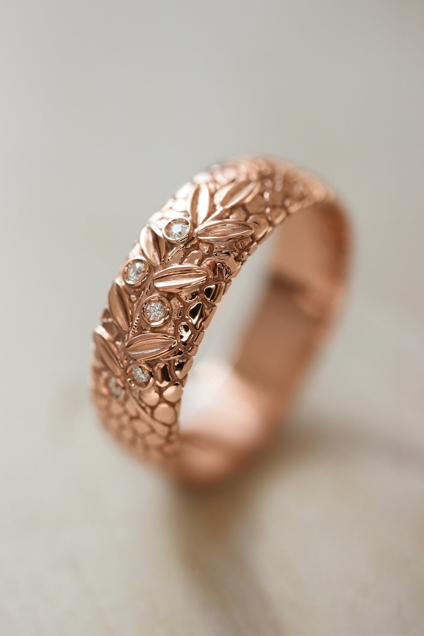 Textured wedding band with olive branch and diamonds - Eden Garden Jewelry™