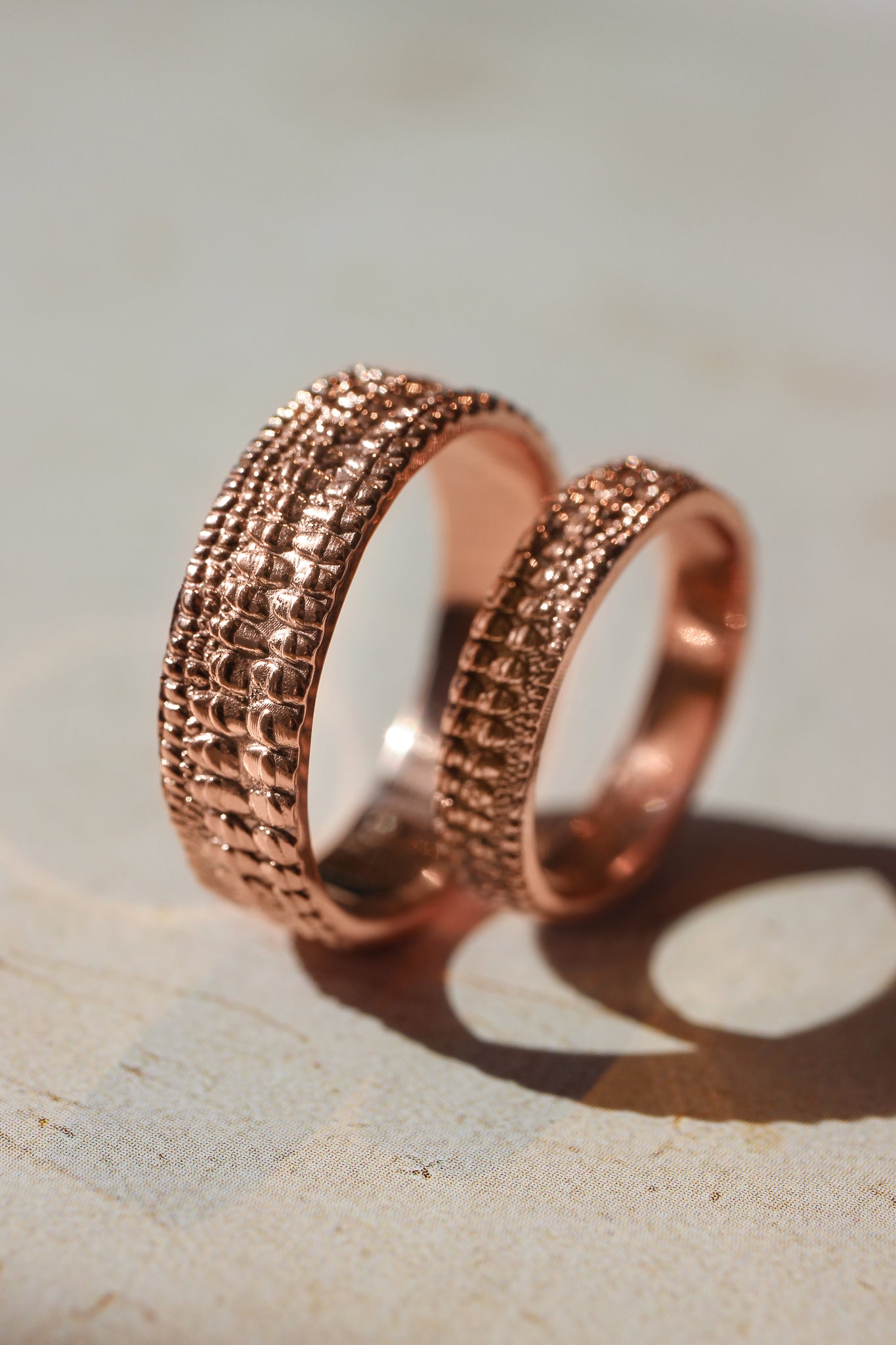 Wedding bands set for couple, crocodile's skin textured rings - Eden Garden Jewelry™