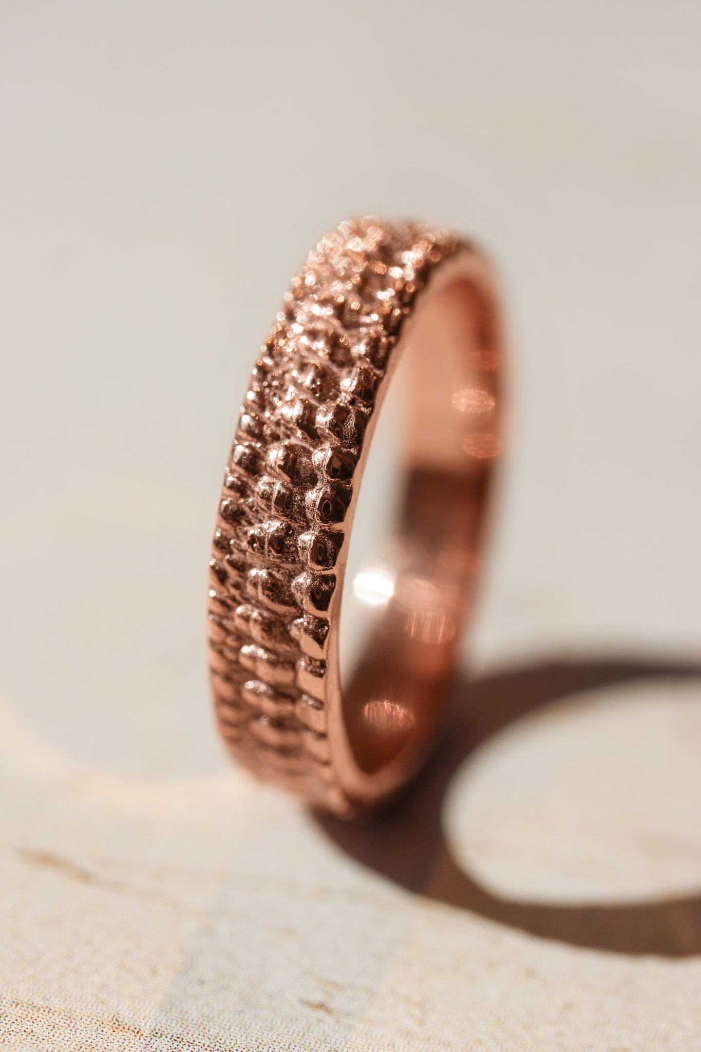 Wedding bands set for couple, crocodile's skin textured rings - Eden Garden Jewelry™