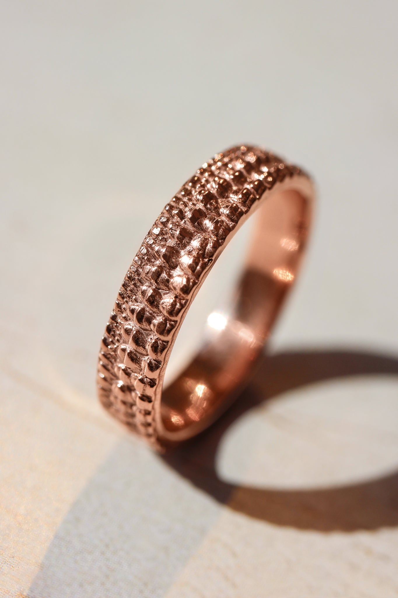 Wedding bands set for couple, crocodile's skin textured rings - Eden Garden Jewelry™