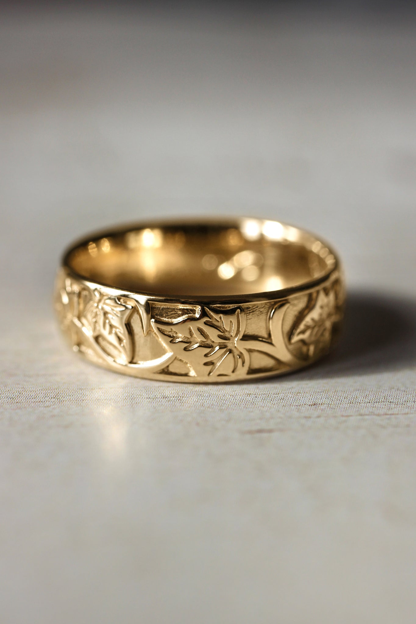 Gold leaf wedding band for man, ivy leaves ring - Eden Garden Jewelry™