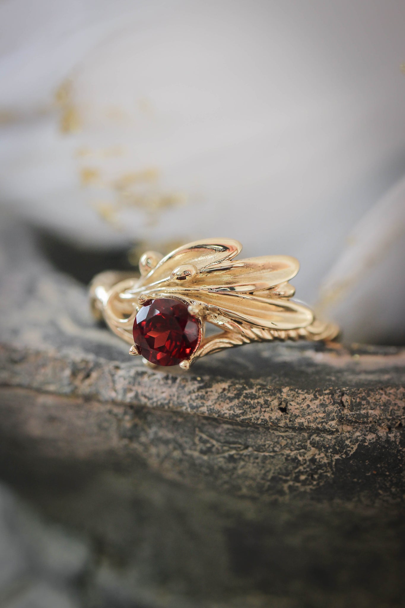 Olive branch ring with ribbon and red garnet - Eden Garden Jewelry™