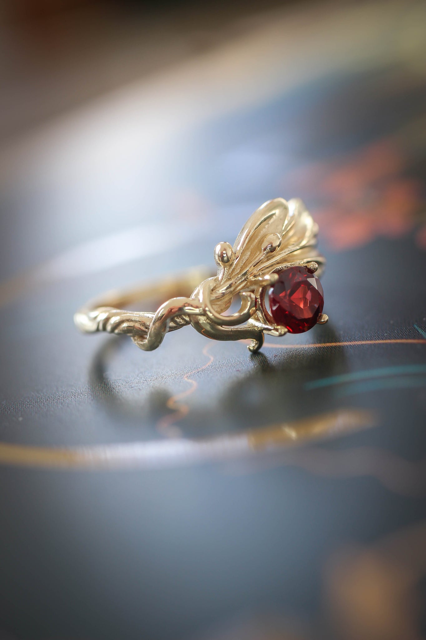 Olive branch ring with ribbon and red garnet - Eden Garden Jewelry™