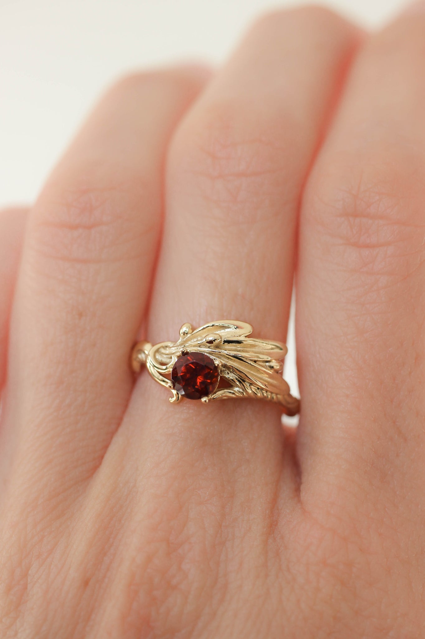 Olive branch ring with ribbon and red garnet - Eden Garden Jewelry™