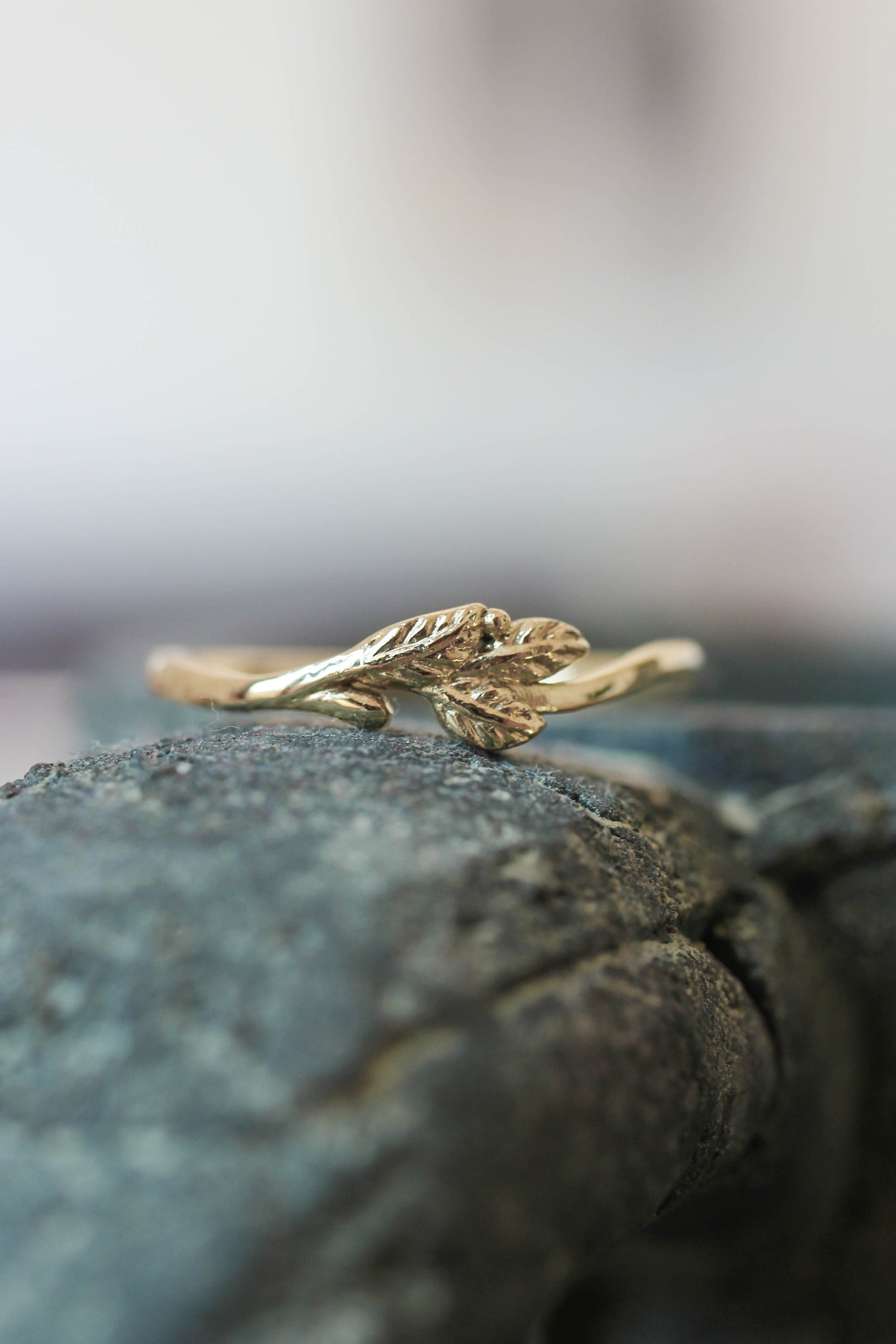 Dainty twig wedding band, solid gold ring - Eden Garden Jewelry™