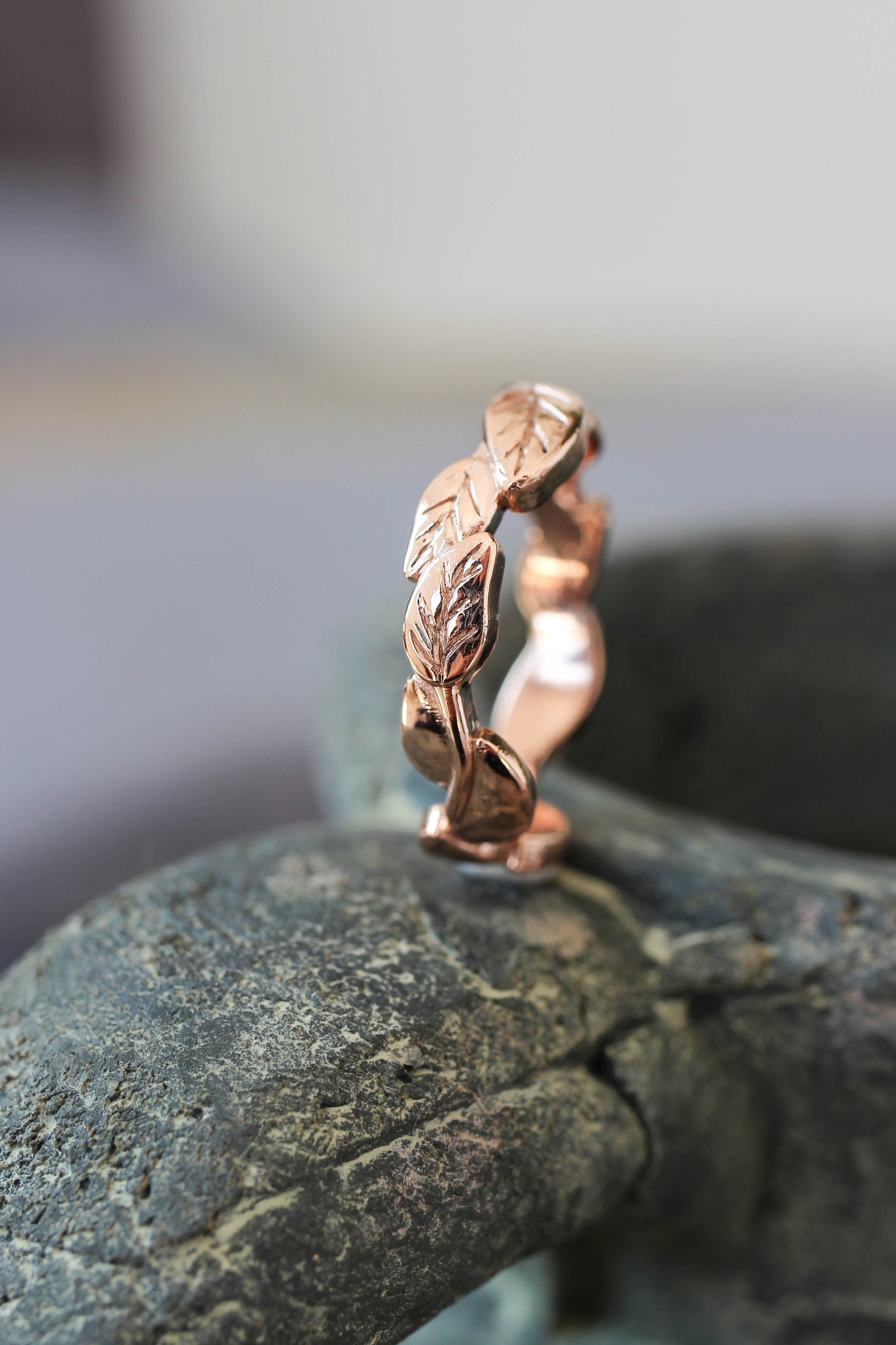 Bold leaves wedding band for man, nature ring for him - Eden Garden Jewelry™