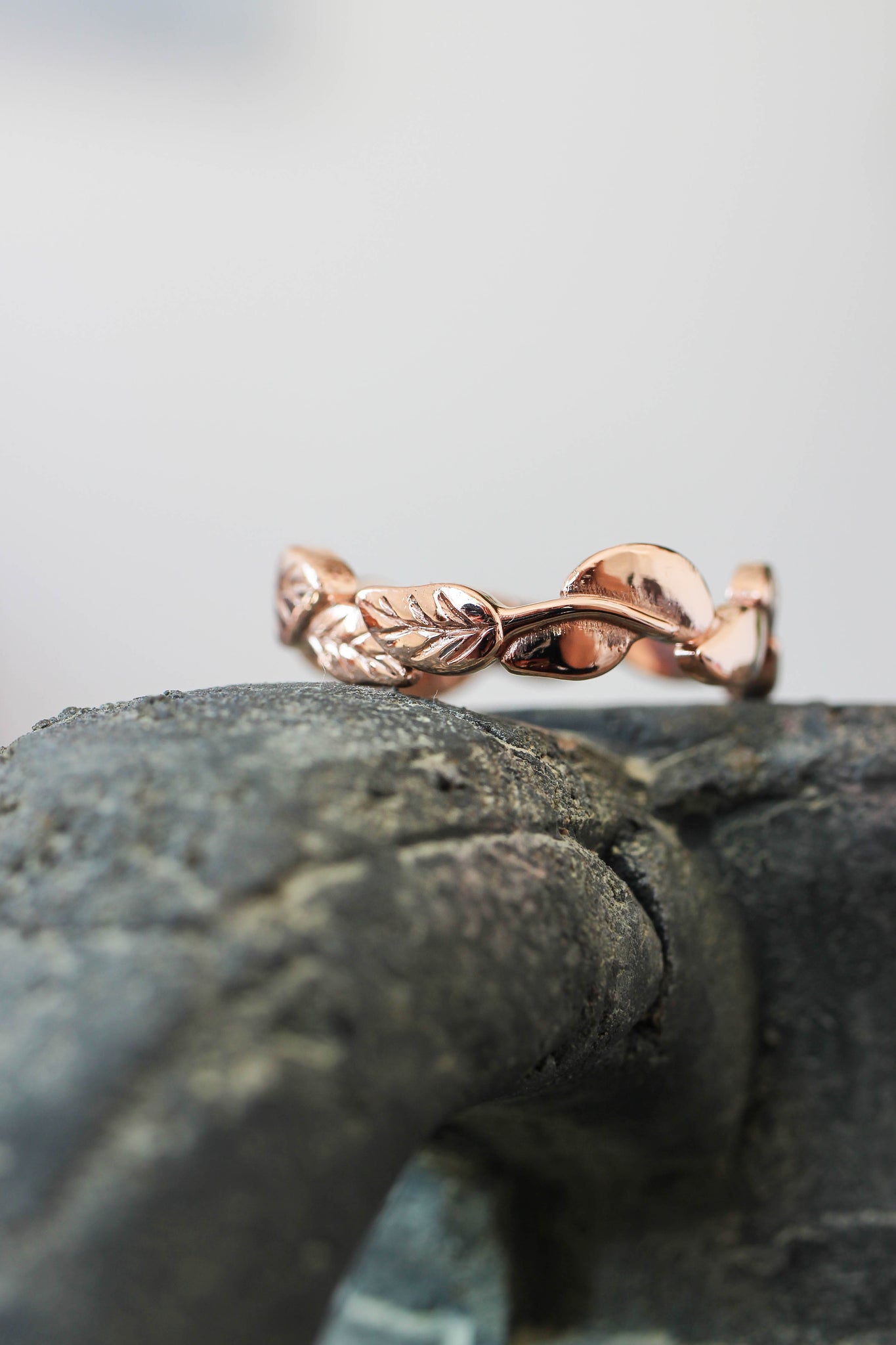 Bold leaves wedding band for man, nature ring for him - Eden Garden Jewelry™