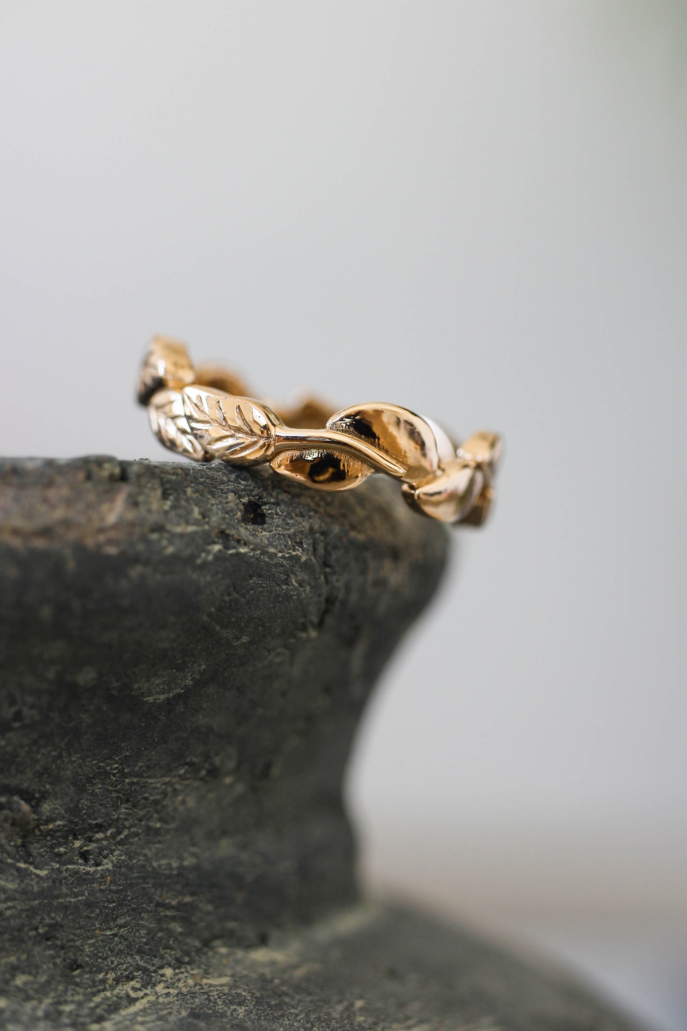 Bold leaves wedding band for man, nature ring for him - Eden Garden Jewelry™