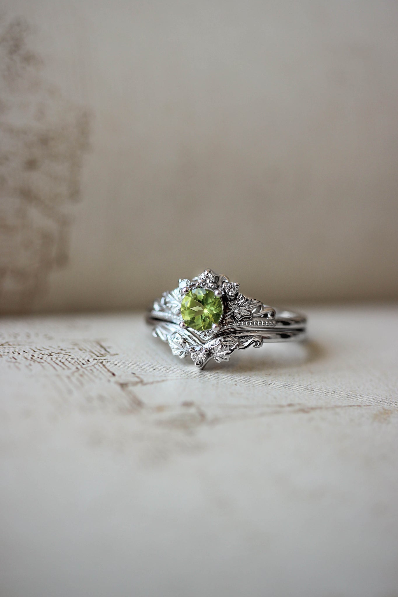 Bridal ring set with peridot and diamonds / Ariadne - Eden Garden Jewelry™