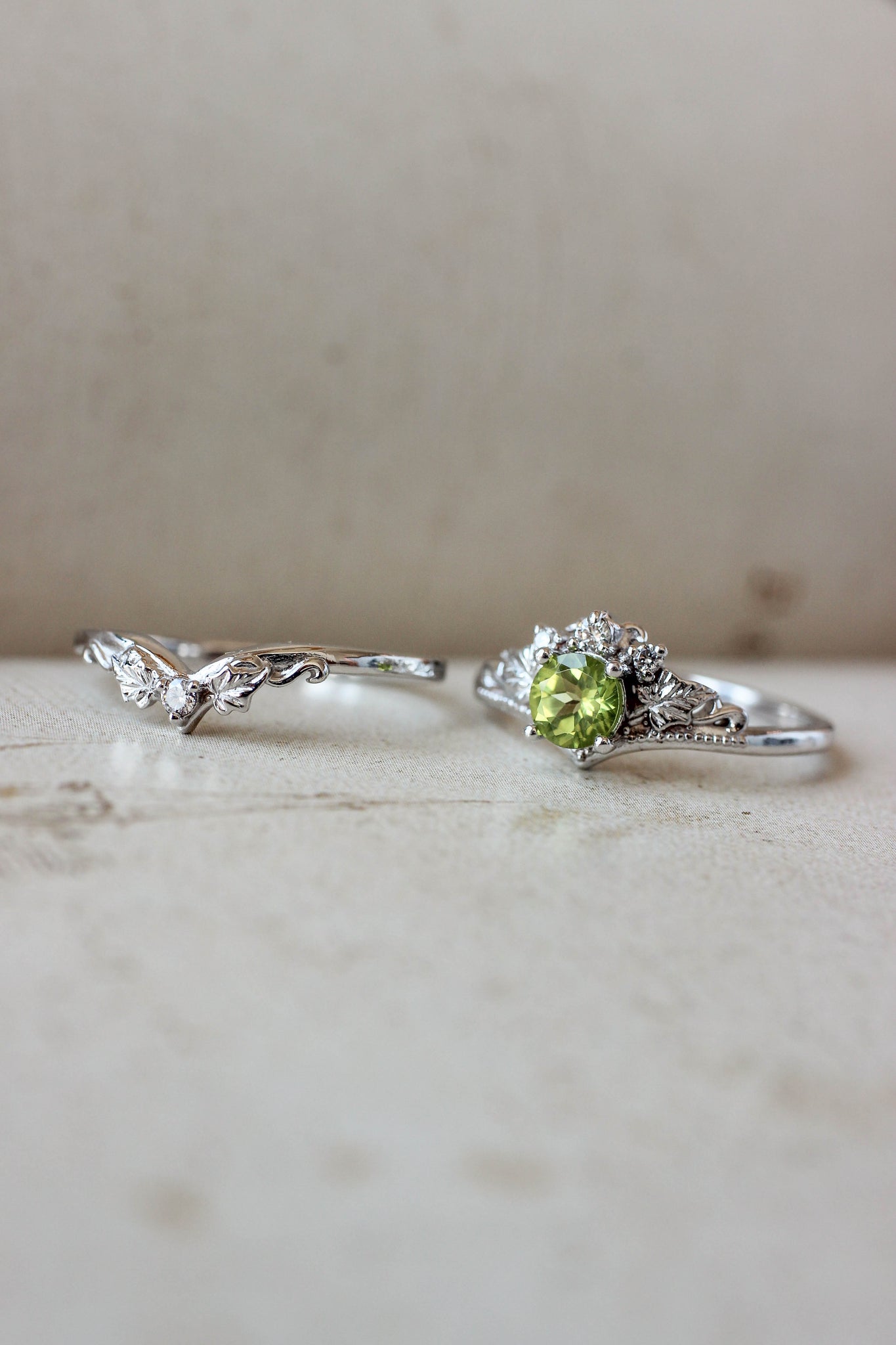 Bridal ring set with peridot and diamonds / Ariadne - Eden Garden Jewelry™