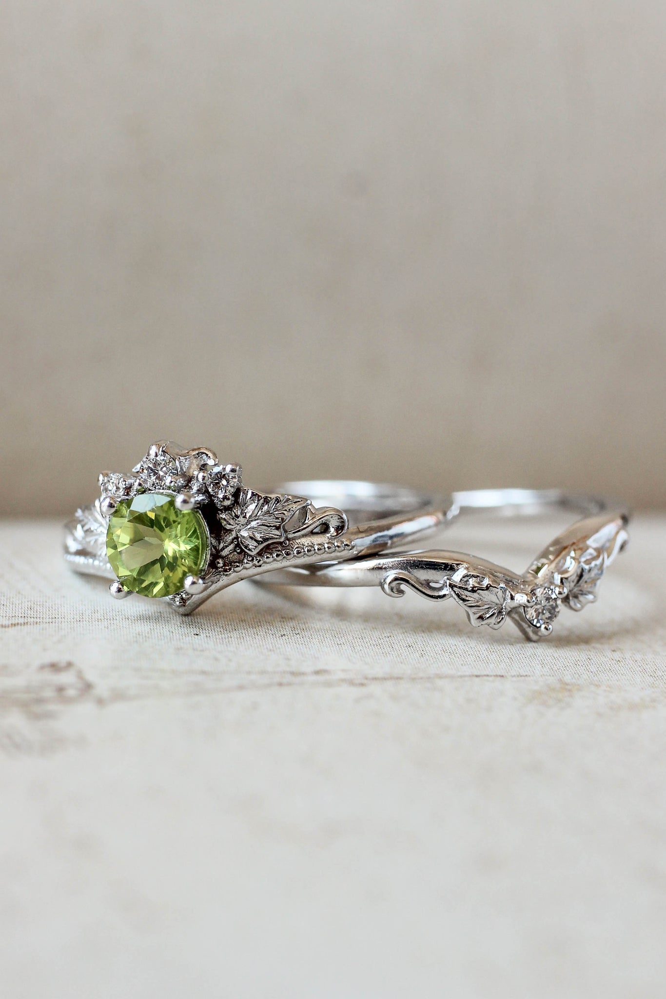 Bridal ring set with peridot and diamonds / Ariadne - Eden Garden Jewelry™