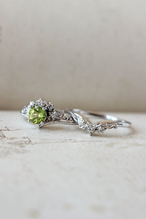 Bridal ring set with peridot and diamonds / Ariadne - Eden Garden Jewelry™