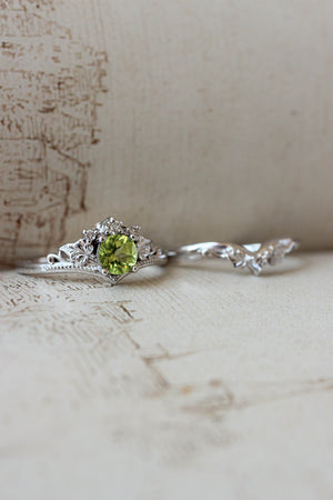 Bridal ring set with peridot and diamonds / Ariadne - Eden Garden Jewelry™