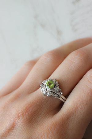 Bridal ring set with peridot and diamonds / Ariadne - Eden Garden Jewelry™