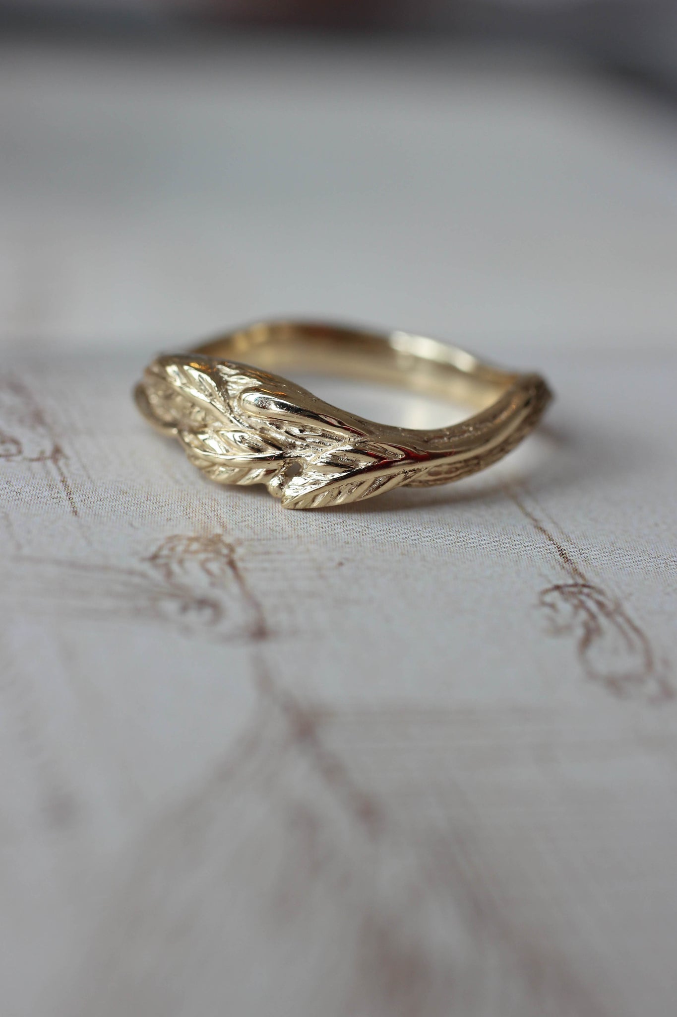 Tree branch wedding band for man, unisex gold ring - Eden Garden Jewelry™